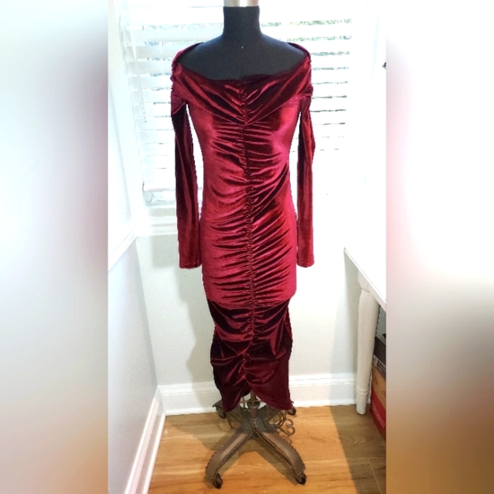 Miss Circle Maroon Velvet 3/4 Sleeve Full Length Evening Dress NWT